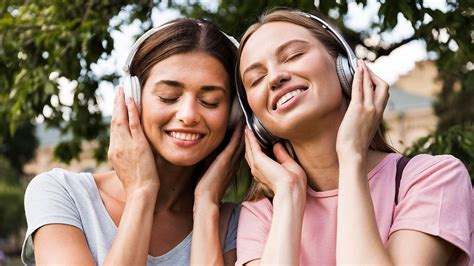 How to Listen to Music with Friends: A Journey in Shared Harmony